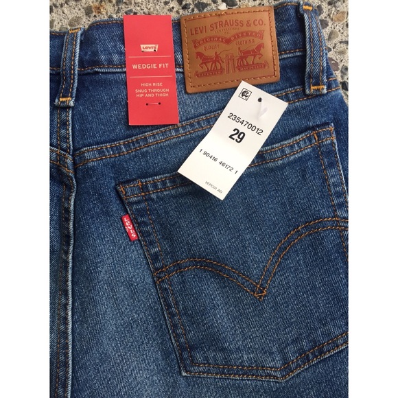 Levi’s High Rise Wedgie Denim Shorts - Picture 5 of 6